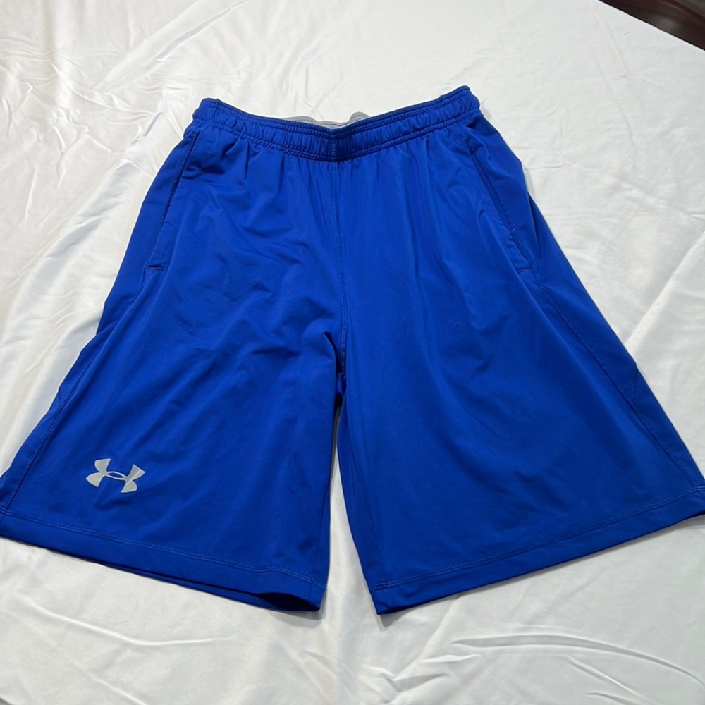 Men’s UA shorts